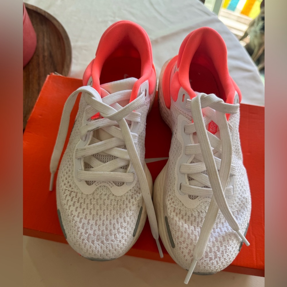 Women’s Nike Zoomx invincible Run Fk